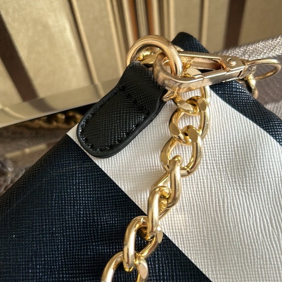 Inzi black and white bag with gold chain strap - Picture 3 of 11